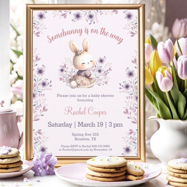 Lila Rosa Blommigt Cute Bunny Girl Baby Shower Inbjudningar (Purple Pink Floral Cute Bunny Girl Baby Shower Invitation)