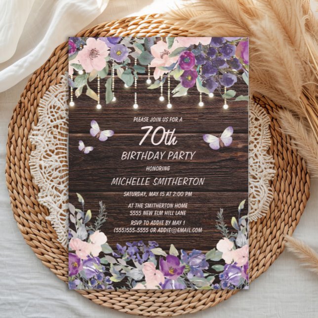 Lila Rosa Blommor Fjärilar Rustik Trä 70-årsfirand Inbjudningar (Purple and pink watercolor floral and butterflies on rustic wood 70th birthday party invitation)