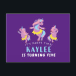 Lila Rosa Dancing Unicorn Kids födelsedag Inbjudan Vykort<br><div class="desc">På framsidan av den här födelsedagsinbjudan finns det tre lila och rosa dans unicorns med en blåhorn av turkos. De har alla en lysande gult tutus. Tre linjer text gör att du kan anpassa din inbjudan. Bakgrunden är royalets lila. Födelsedagsfesten finns på baksidan. Texten är vit och turkosa blå så...</div>