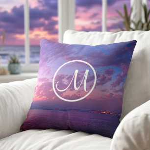 Lila rosa moln hav solnedgång foto monogram kudde