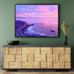 Lila Rosa Ocean Sunset Photo Inspirational Quote Poster<br><div class="desc">"Med den nya dagen kommer ny styrka och nya tankar." Detta dramatiska landskap vid kusten Palos Verdes, Kalifornien, pristine, havets strandlandskap, som tagits nära solnedgången, exuderar fredlighet och ensamhet. Ett inspirerande citat i ett vitt kalligrafiskt skript täcker över fotot. Jag uppskattar allt bra sak i ditt liv när du tittar...</div>
