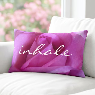 Lila Rosa ros Photo Inhale Quote-skript fet Lumbarkudde