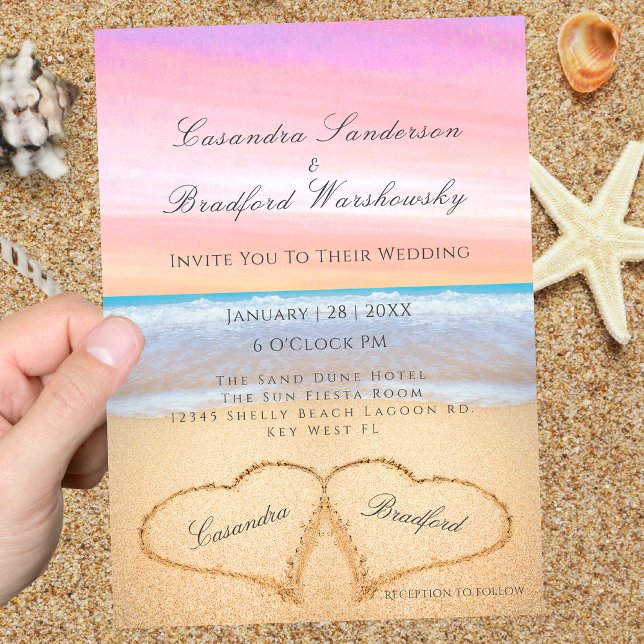 Lila Rosa Sunset Beach Wedding 2 Hearts Sand Inbjudningar (Skapare uppladdad)