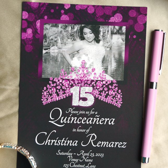 Lila, Rosa Tiara Quinceanera-inbjudan Inbjudningar (Pink and purple quinceanera invitation, pink gemstone tiara, glitter silver 15 for mis quince)