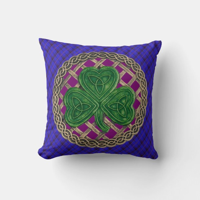 Lila Shamrock Celtic Knots on Blue Play Kudde (Framsida)