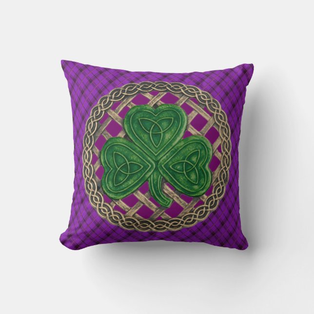 Lila Shamrock Celtic Knots on Lila Play Kudde (Framsida)