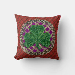 Lila Shamrock Celtic Knots on Red Play Kudde