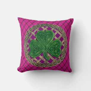Lila Shamrock Celtic Knots on Rosa Play Kudde