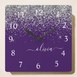 Lila Silver Glitter Girly Glam Monogram  Fyrkantig Klocka<br><div class="desc">Silver och Lila Gnistra Glitter Script Monogram Namn Clock. Det gör perfekten söt 16-årsjubileum,  bröllop,  möhippa,  årsdag,  babydusch eller bachelorette-fest för någon som glam lyxen och chic stilar i kärlek.</div>
