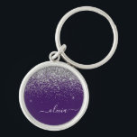 Lila Silver Glitter Girly Glam Monogram Rund Silverfärgad Nyckelring<br><div class="desc">Silver och Lila Gnistra Glitter Script Monogram Namn nyckelringar (Nyckelring). Det gör perfekten söt 16-årsjubileum,  bröllop,  möhippa,  årsdag,  babydusch eller bachelorette-fest för någon som glam lyxen och chic stilar i kärlek.</div>