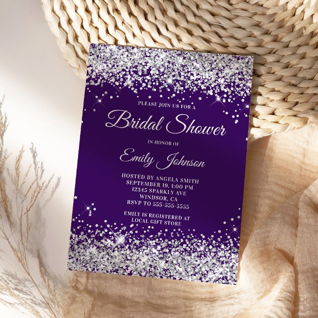 Lila Silver Möhippa Glitter Finare Inbjudningar (Modern purple and faux silver glitter bridal shower invite.)