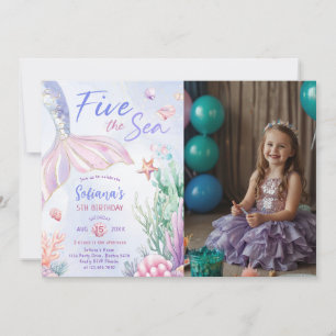 Lila sjöjungfru 5-års födelsedag Fem havet Foto Inbjudningar