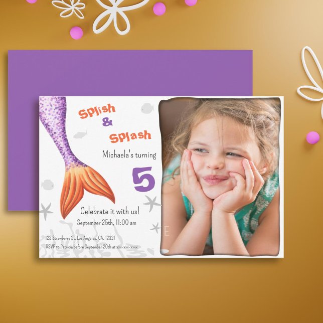Lila Sjöjungfru Svan Stänk Sommardag i Inbjudningar (Purple Mermaid Tail Splash Summer Girl Birthday Invitation)