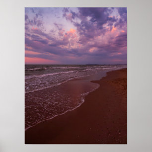 Lila solnedgång på sandstranden - Rimini, Italien. Poster