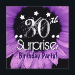 Lila Solros 30th Surprise Birthday-mall Inbjudningar<br><div class="desc">Lila Solros 30:e överraskande födelsedagsmall 2. Denna kvadratiska utformning med färgad solrosor för lila och fetstil är ett val av trendig för en 30:e överlägsen födelsedagsfest för en mycket speciell kvinna. Anpassa med dina party-uppgifter och hennes namn!</div>