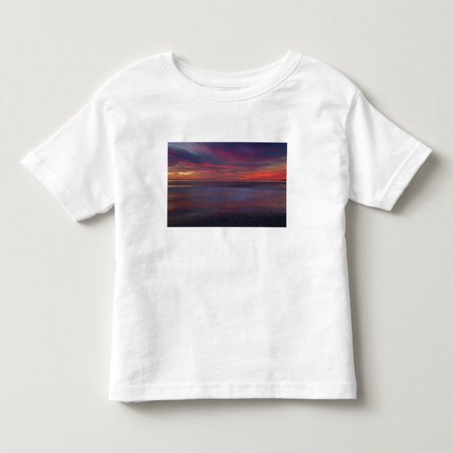 Lila soluppgång vid havsstrand t shirt (Framsida)