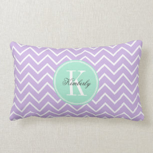 Lila sparre med Mintmonogramen Lumbarkudde