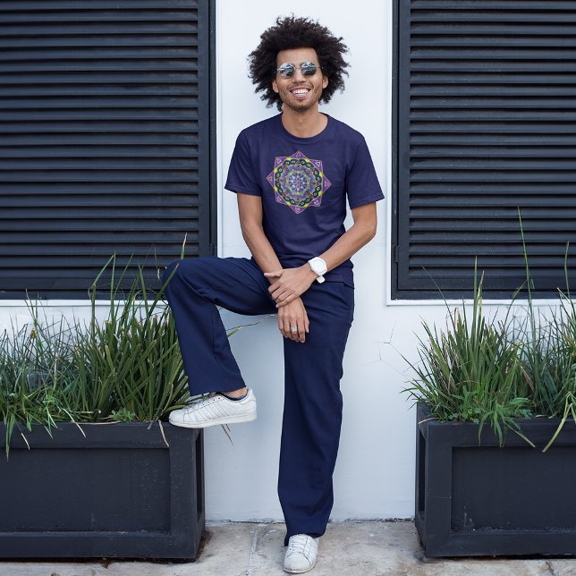 LILA STAINED GLASS MANDALA T SHIRT (Skapare uppladdad)