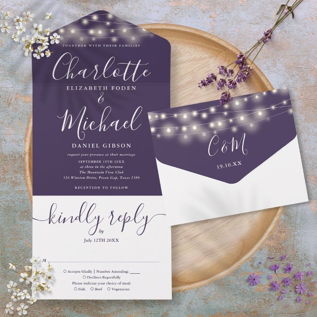 Lila String Ljus Elegant Bröllop (Purple String Lights Elegant Script Wedding All In One Invitation)