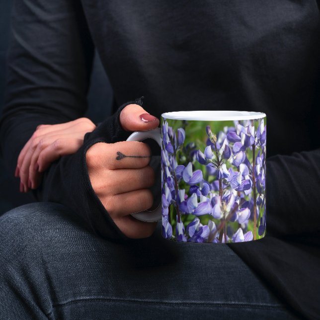 Lila Subalpine Lupine Blommigt Kaffemugg (In Situ Held)