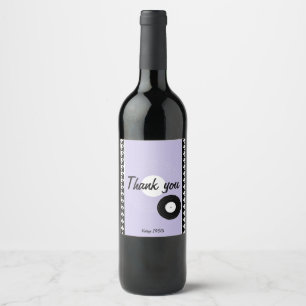 Lila, svart och vit rutig 1950-tals tema vinflaska etikett