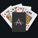 Lila svart skript flickaktig monogramnamn casinokort<br><div class="desc">Svarta och lila enkla skript monogram namn spelkort. Detta gör den perfekta söta 16-årspresenten,  bröllop,  bröllopsdusch,  årsdag,  baby shower eller möhippa present för någon som älskar glam luxuöst och chic stilar.</div>