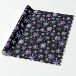 Lila svart snöflingor presentpapper<br><div class="desc">Modern lila snowflake mönster-julinslagning papper.</div>