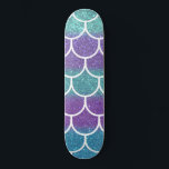 Lila Teal Glitter Sjöjungfru Scallop Scale Mini Skateboard Bräda 18,5 Cm<br><div class="desc">Den här söten och trendiget är perfekt för den giriga flickan. Den har faux tryckt grönt med gnisttändning, violett lila och scallop-skalor av vit glitter sjöjungfru mönster. Det är chic, söt, modern och coola.***ANMÄRKNING OM VIKTIG UTFORMNING: Om du vill ha en anpassad design-begäran, till exempel matchande produktbegäranden, ändringar i färg,...</div>
