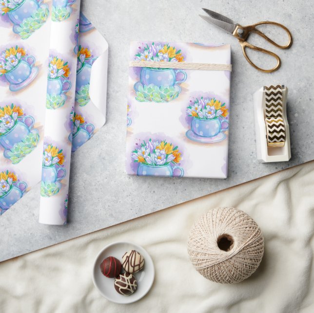 Lila tekopp med vit och gult pastellblommor presentpapper (Hantverk)