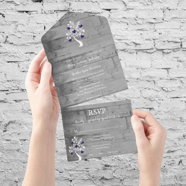 Lila Träd av Hearts alla på en bröllopsinbjudan (Purple Tree of Hearts All in One Wedding Invite)