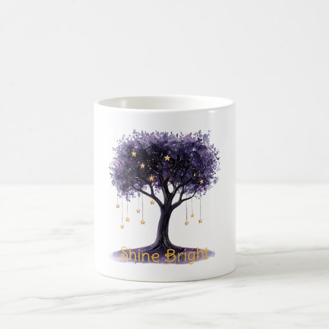 Lila Träd Guld Stjärnor Lyser Starkt Kaffemugg (Center)