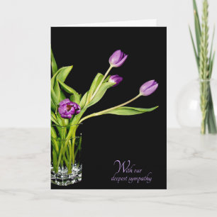lila tulip bouquet på svart sympati kort