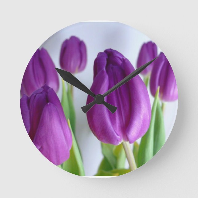 Lila Tulip Clock Rund Klocka (Framsida)