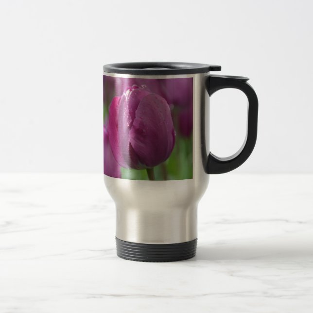Lila Tulip med droppar av vatten Resemugg (Höger)