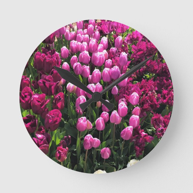 Lila Tulips Garden Bed Rund Klocka (Framsida)