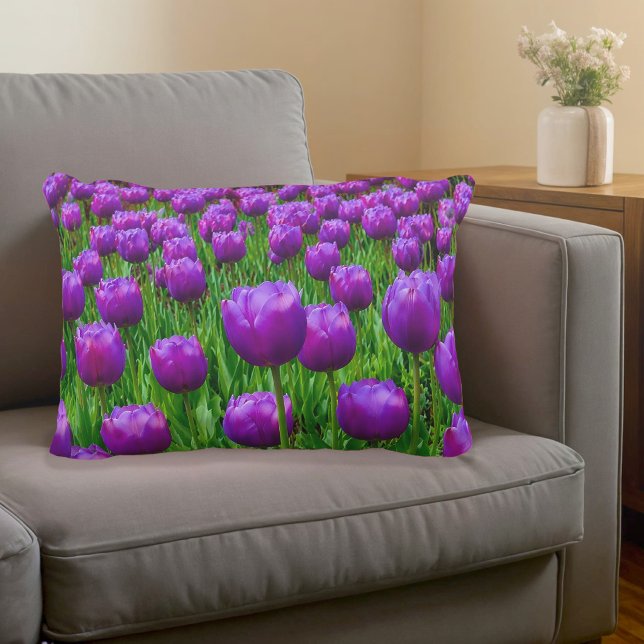Lila Tulpaner Accentkudde Prydnadskudde (Accent pillow with purple tulips)