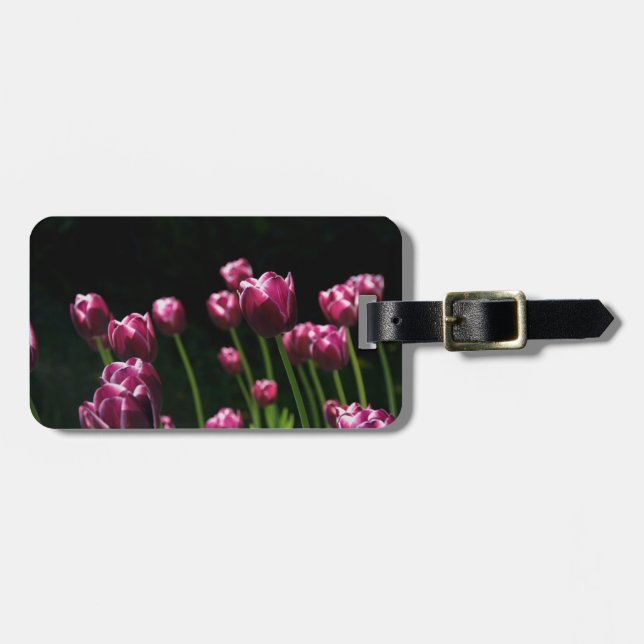 Lila-tulpaner på svart bagagebricka (Horisontell Framsida)