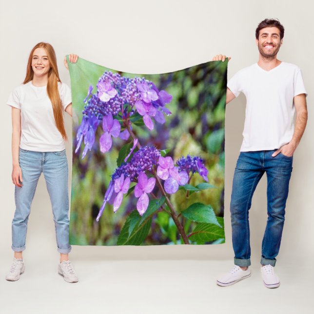 Lila Twist och Shout Hydrangea Flower Fleecefilt (På plats)