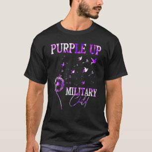 Lila upp för militär barndagstidning Dandelion Tie T Shirt
