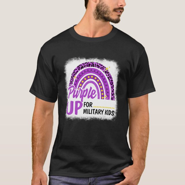 Lila upp för militära barn, regnbåge militära barn t shirt (Framsida)