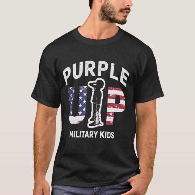 Lila upp militära barn - stödja militär familj t shirt (Framsida)