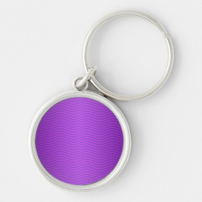 Lila Vågiga Ränder Rund Silverfärgad Nyckelring (Framsidan)
