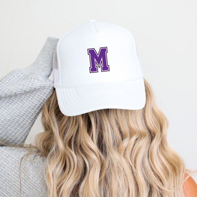 Lila Varsity Monogram Keps (Skapare uppladdad)
