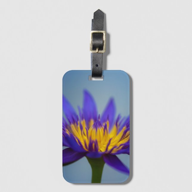 Lila Vatten Lily Bagagebricka (Framsida vertikal)