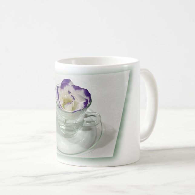 Lila vit blomma i kopp (Framsida höger)