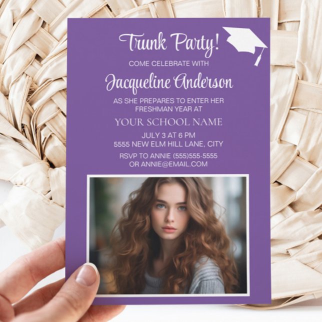 Lila vit examenshatt trunkfest foto inbjudningar (Purple graduation Trunk Party photo invitation)