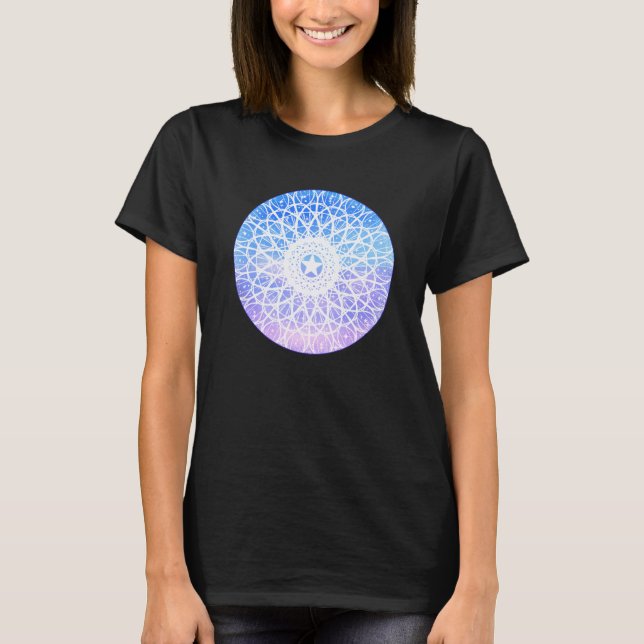Lila, vit och blå Blommigt Mandala T Shirt (Framsida)