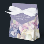 Lila & vit vattenfärg Hydrangeas på Lavender Presentaskar<br><div class="desc">Den här romantiska bröllop-presentboxen har en vattenfärgsdesign för blommigt med lila och vita vattendrag över en lavendel färgad bakgrund. Fintliga buketter av vattenblommor bildas kring grund.</div>