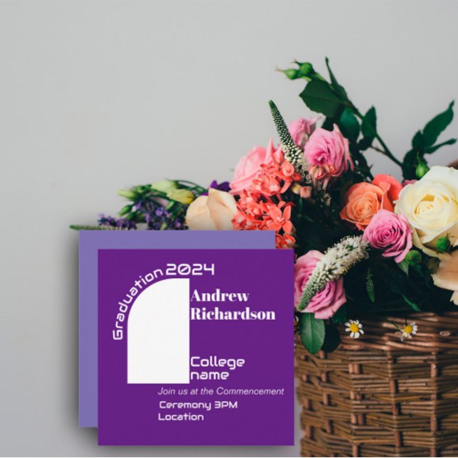 Lila, vitt typografiskt studenten-plattkort meddelande (Skapare uppladdad)