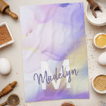 Lila Watercolor Abstrakt Girly Luxury Monogram Kökshandduk<br><div class="desc">Anpassa enkelt den här glamorösa stil-abstrakt-lilac-vattenfärgen och guld-sprejbakgrunden med anpassningsbarna.</div>
